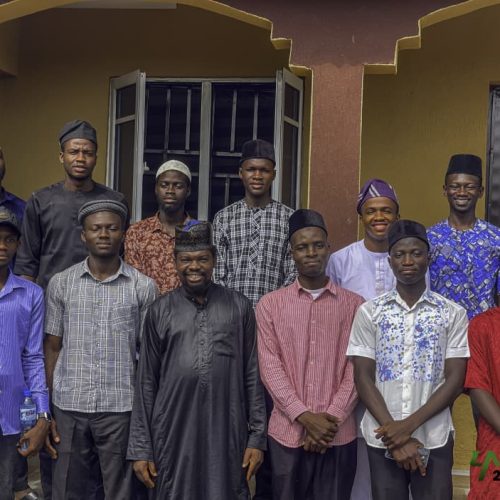 AMSA National Executives Visit Former National President, Mu’allim Muhammad Waiz Apooyin