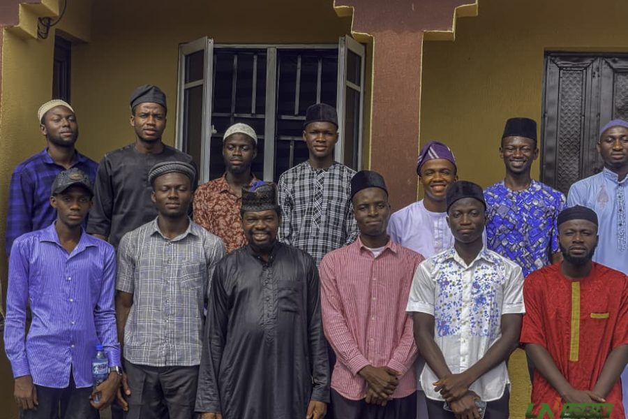 AMSA National Executives Visit Former National President, Mu’allim Muhammad Waiz Apooyin